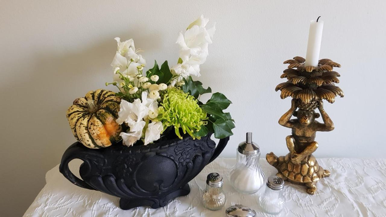 Das Kleine Hotel Iphofen, Fruehstueckszauber, No Waste, Nachhaltig, Nahe Aller Weingueter, Knauf Gips Kg Und Connekt, Kleines Secret Mit Garten & Terrassen, Tv Mirrorring, 55" Tv, Fine Dining, Hunde Willkommen Bagian luar foto