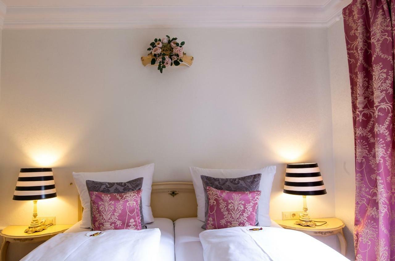 Das Kleine Hotel Iphofen, Fruehstueckszauber, No Waste, Nachhaltig, Nahe Aller Weingueter, Knauf Gips Kg Und Connekt, Kleines Secret Mit Garten & Terrassen, Tv Mirrorring, 55" Tv, Fine Dining, Hunde Willkommen Bagian luar foto